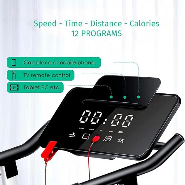 Ecran LCD du tapis de marche clover fitness S100 affichant différent programme et un support pour téléphone ou tablette.
